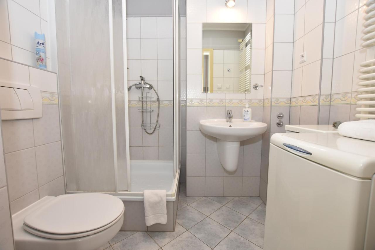 Dukes Aparthostel - Pokoje Prywatne Wroclaw Ngoại thất bức ảnh