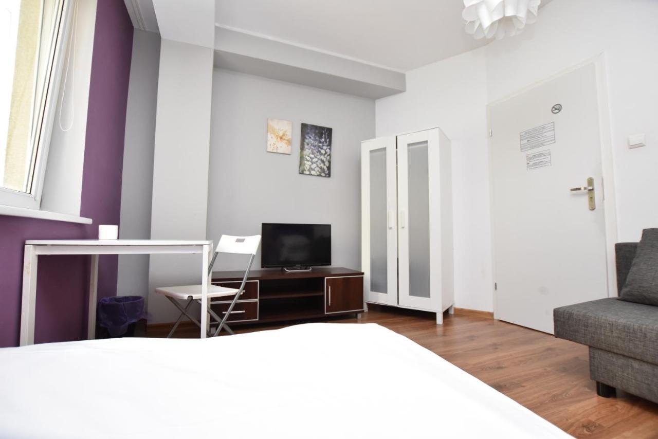Dukes Aparthostel - Pokoje Prywatne Wroclaw Ngoại thất bức ảnh
